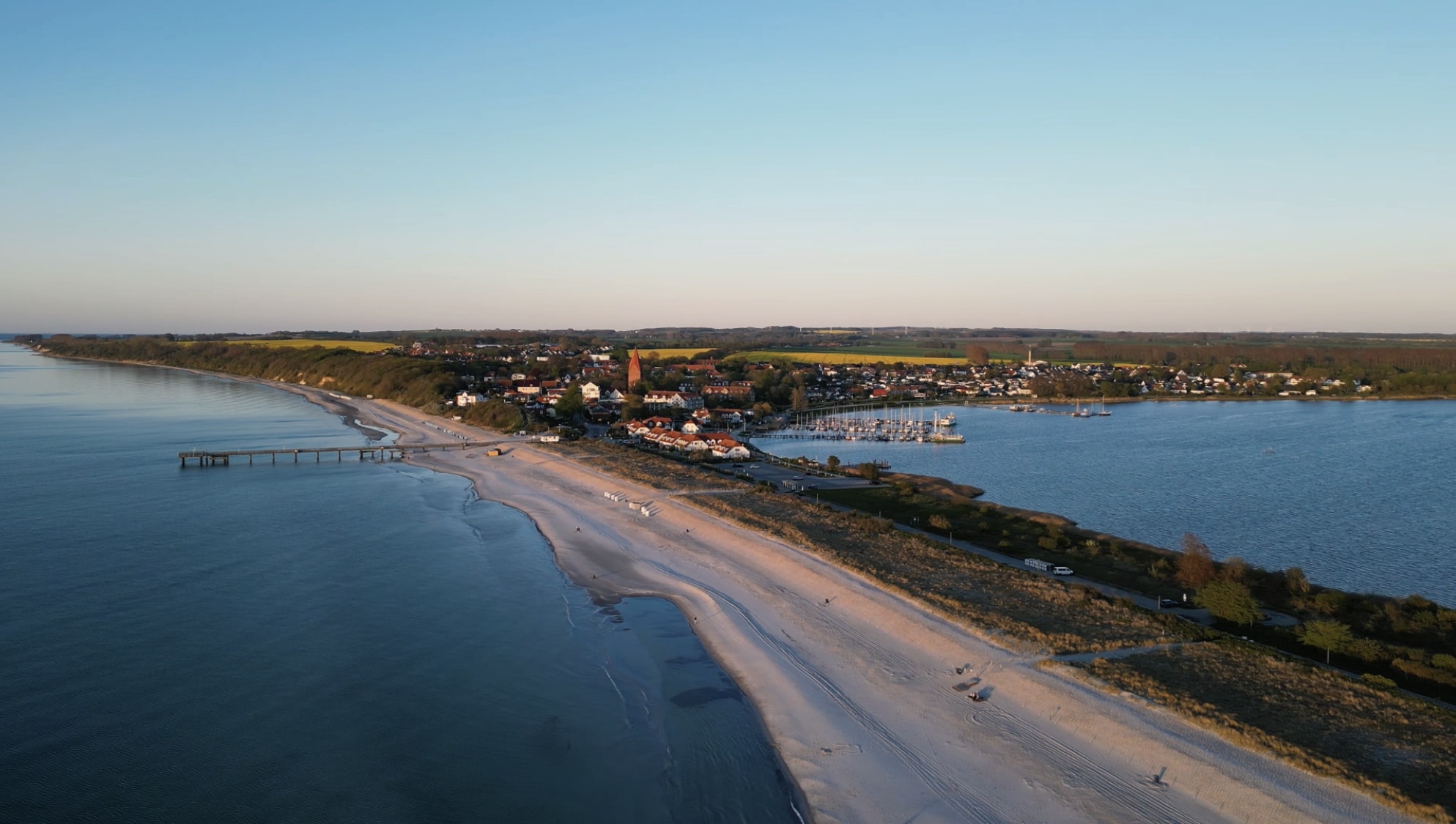 Luftaufnahme von Rerik mit Sicht auf Salzhaff und Ostsee